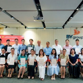 BẾ GIẢNG LỚP NÂNG CAO NĂNG LỰC QUẢN LÝ CẤP TRUNG